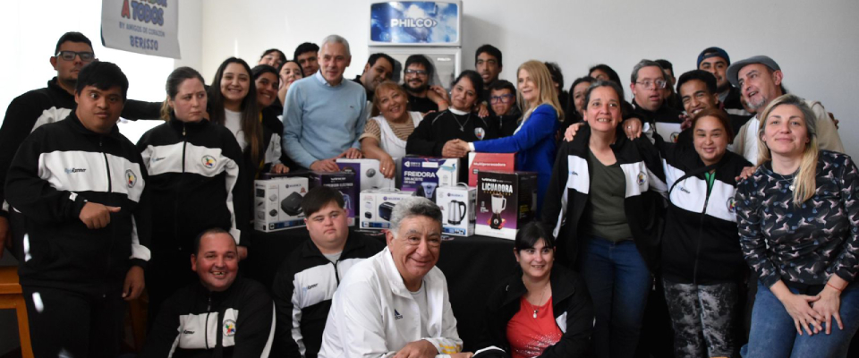 Cagliardi y la vicegobernadora Magario visitaron el café de Amigos de Corazón
